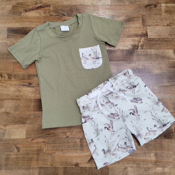kids summer outfit short sleeve t-shirt and stretchable shorts